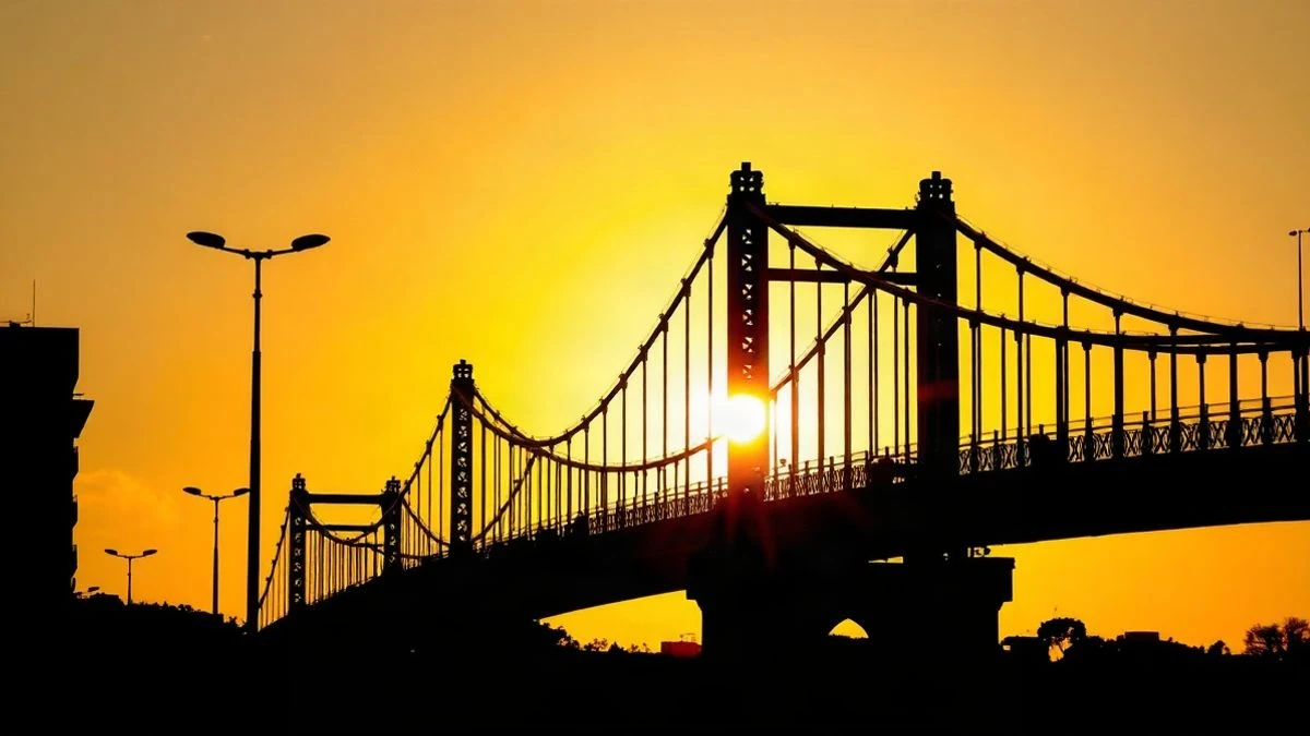 Imagen ilustrativa: silueta del Puente Nuevo de Ronda al atardecer, con contraluz y sombras largas.