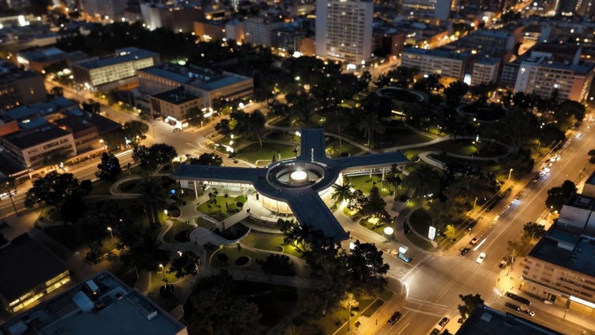 Illustrative image: night view of a technology park with illuminated buildings and roads