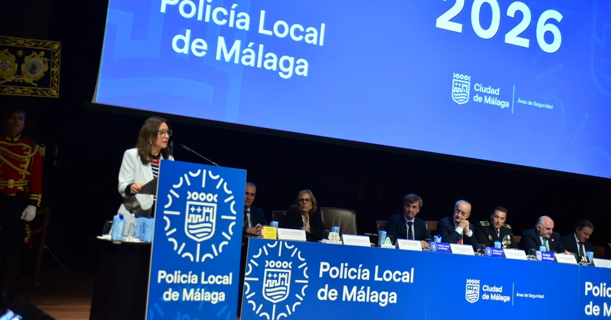 La delegada del Gobierno andaluz destaca la labor de la Policía Local en Málaga