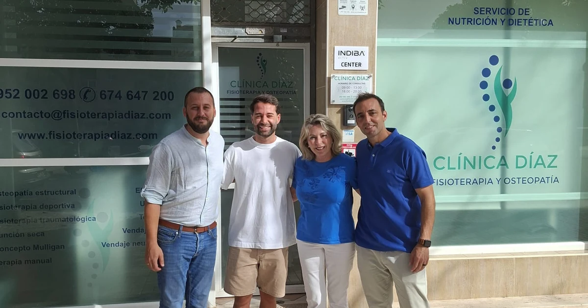 La delegada de Empleo visita una clínica de fisioterapia en Torremolinos