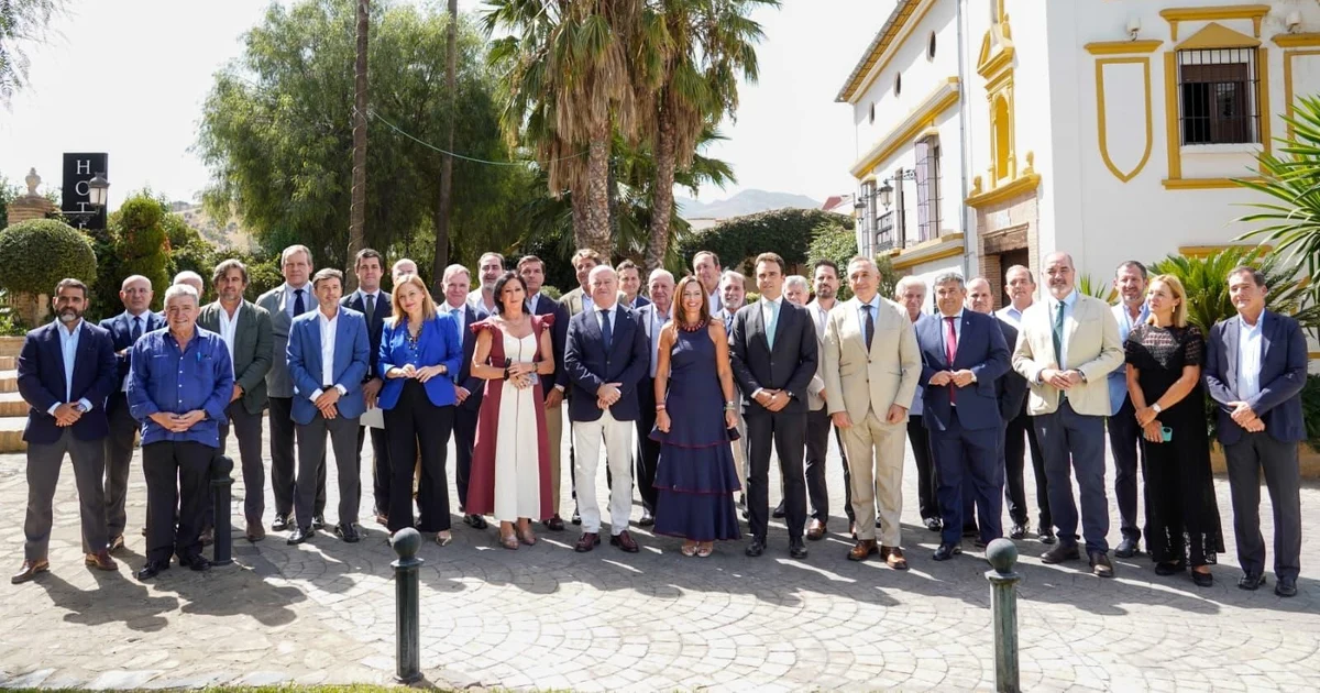 La Junta de Andalucía impulsa la colaboración público-privada en vivienda asequible