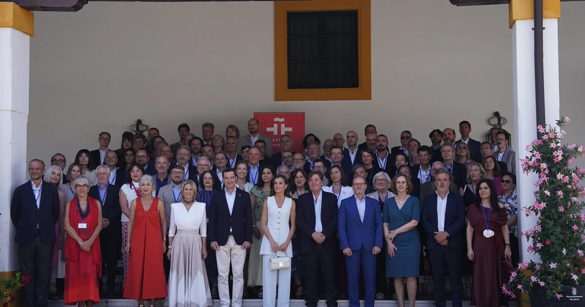 Juanma Moreno asiste a la inauguración de la Reunión Anual del Instituto Cervantes en Jerez