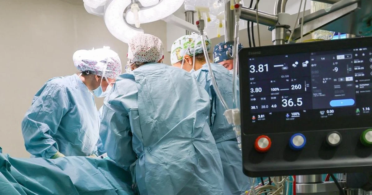 Hospital Regional de Málaga extirpa un tumor cardíaco de 11 cm a una paciente
