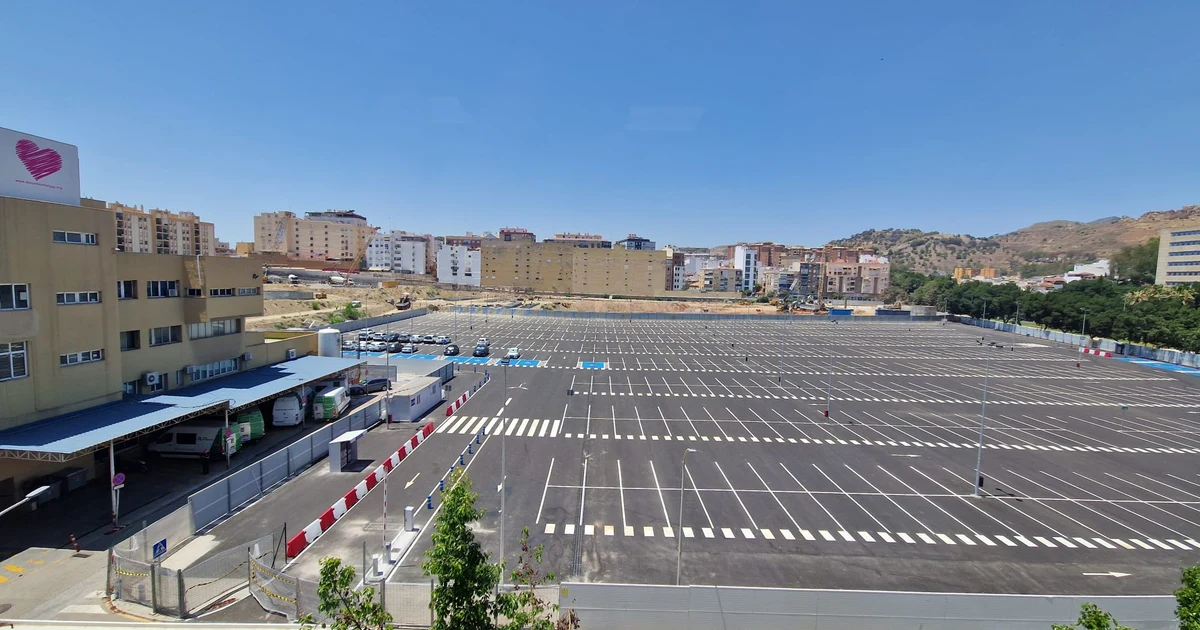El Hospital Civil de Málaga habilita un aparcamiento provisional con 750 plazas