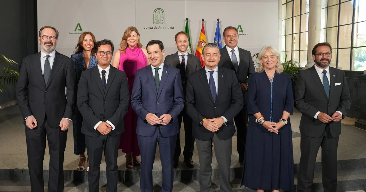 Juanma Moreno preside la toma de posesión de nuevos delegados en Andalucía