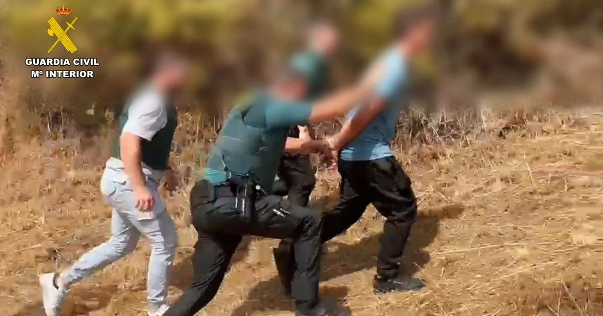 Three occupants of a stolen car arrested after chase in Cáceres